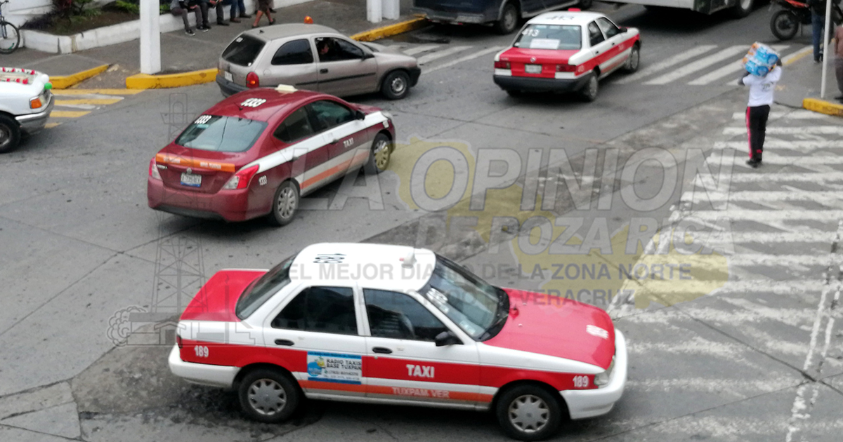 Calles céntricas de Tuxpan invadidas de taxis