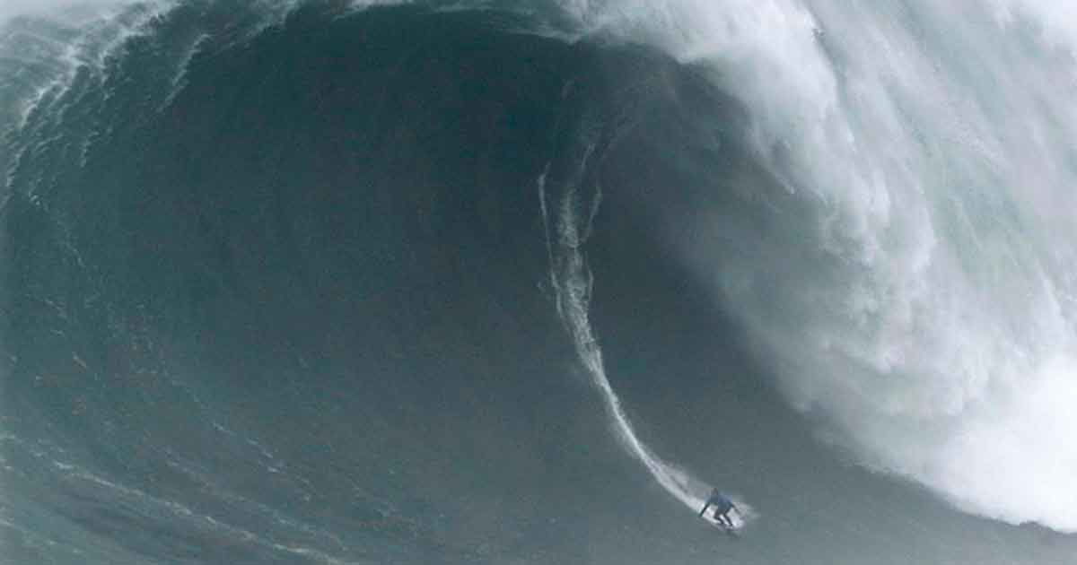 Caída estrepitosa en el campeonato de surf tow-in