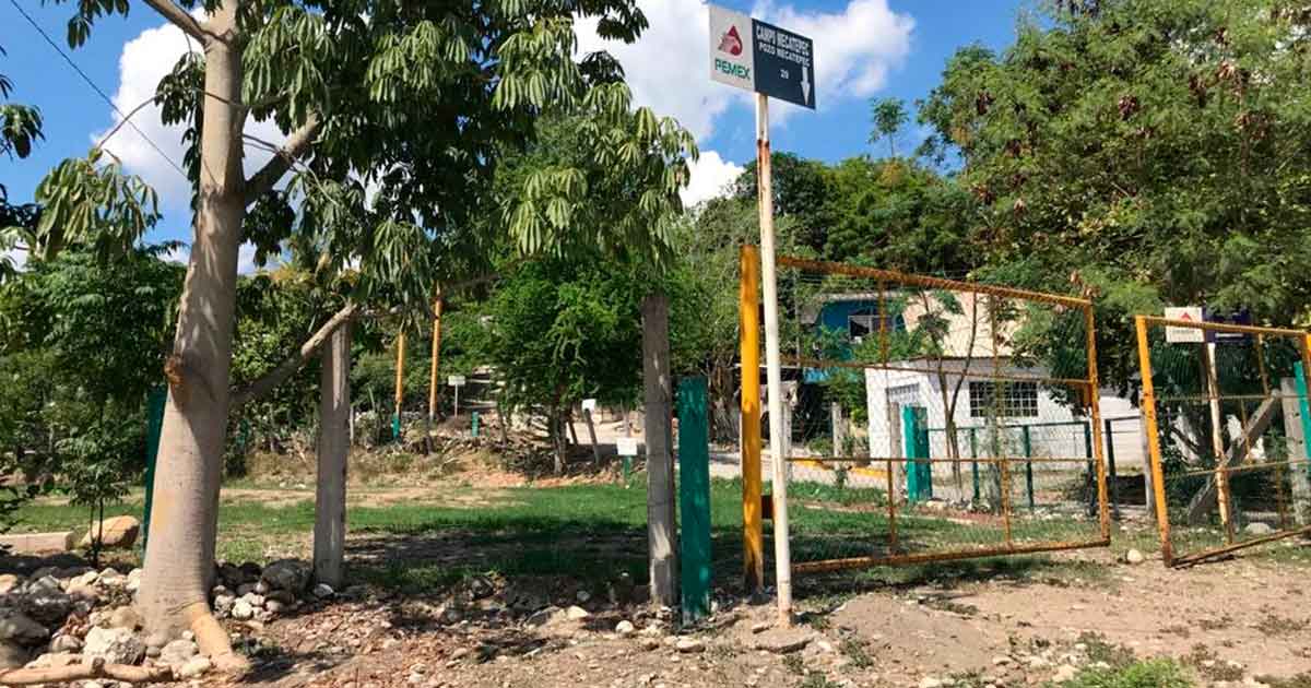 Construcciones sobre Las líneas de PEMEX