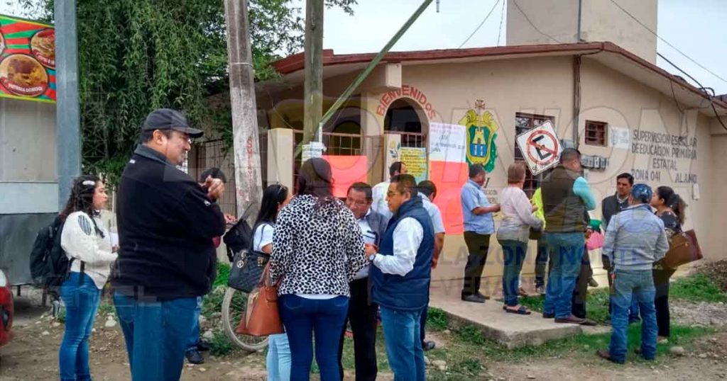 Directores de escuelas tomaron las supervisiones escolares 041 y 280 en Álamo