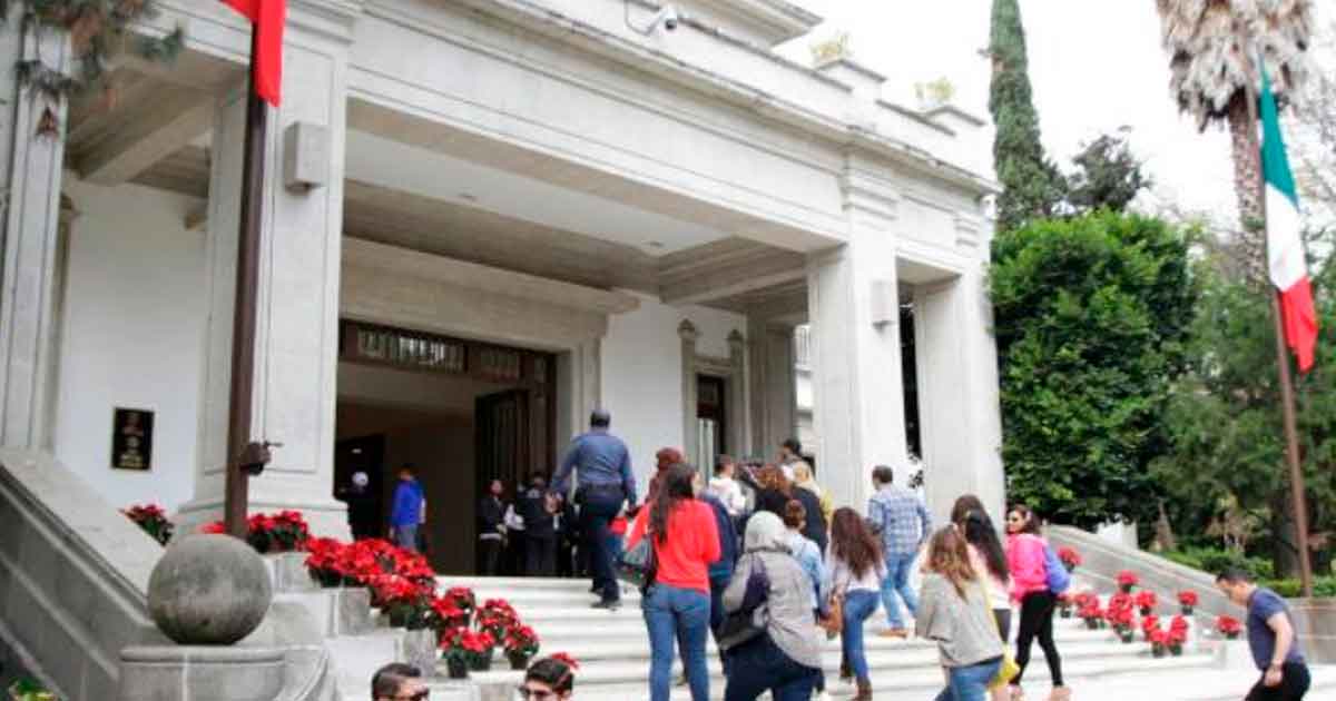 ¿Al estilo de “El Chapo”? Encuentran túnel secreto en Los Pinos (VIDEO)