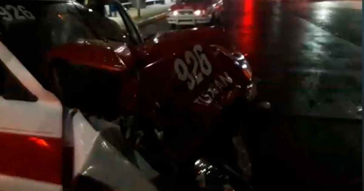 Fuerte encontronazo entre un vehículo particular y un taxi en Tuxpan