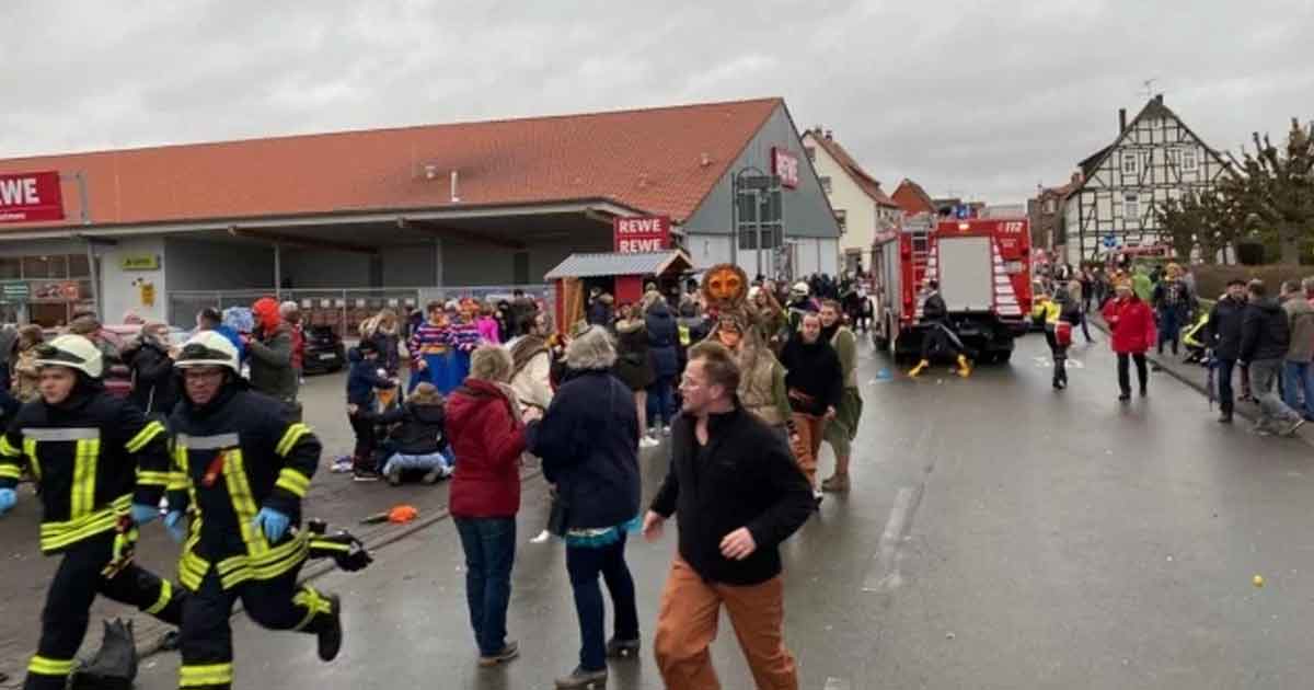 Conductor embiste a varias personas durante desfile en Alemania