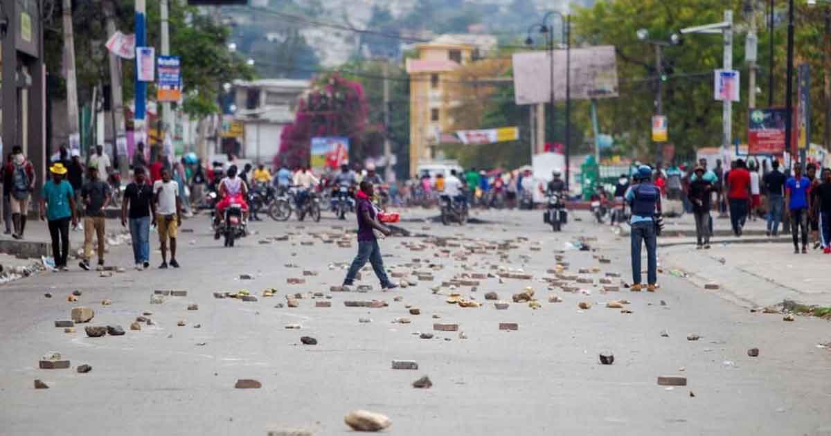 Haití, el país paralizado por los choques entre policías y militares