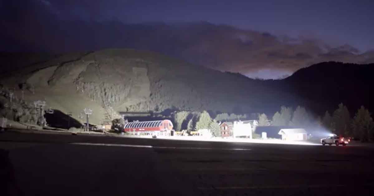Esta barra LED para camionetas es tan brillante que hará que tus vecinos te odien
