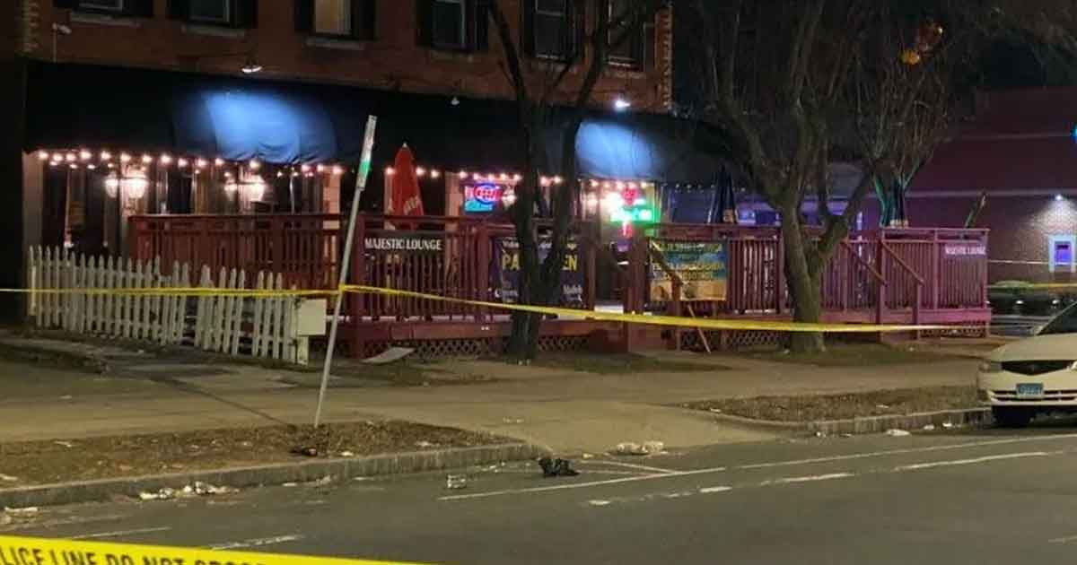 Un muerto y cuatro heridos tras tiroteo en bar de Connecticut
