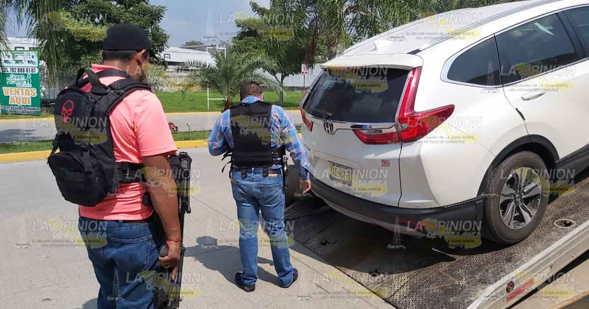 Encuentran camioneta con reporte de robo en Poza Rica