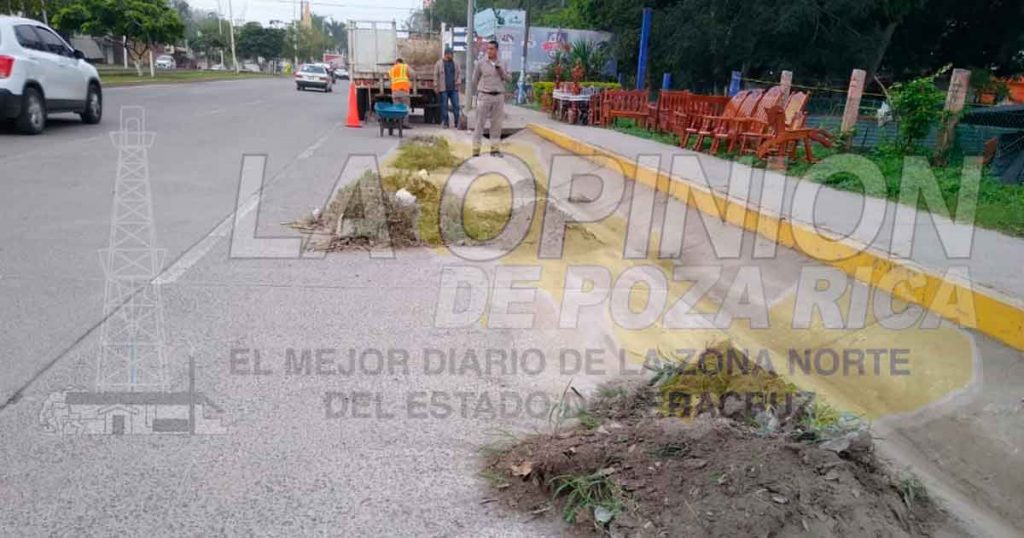 Desazolve y limpieza en las principales arterias de Poza Rica