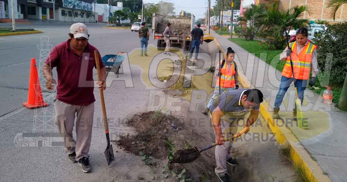 Desazolve y limpieza en las principales arterias de Poza Rica