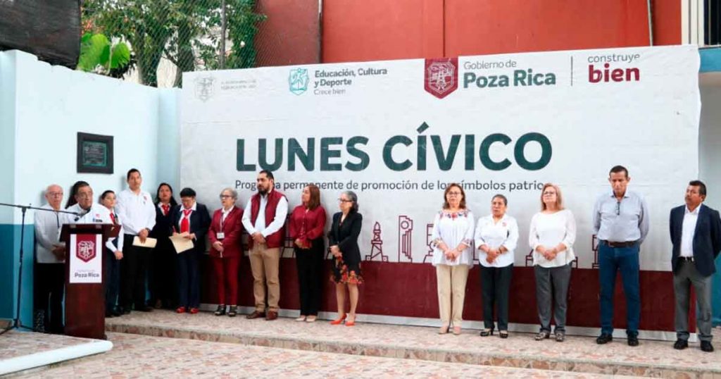 Llama Javier Velázquez a jóvenes a vivir el momento histórico de la educación en el país