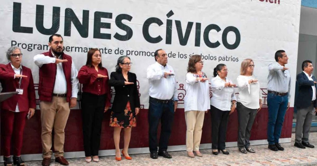 Llama Javier Velázquez a jóvenes a vivir el momento histórico de la educación en el país
