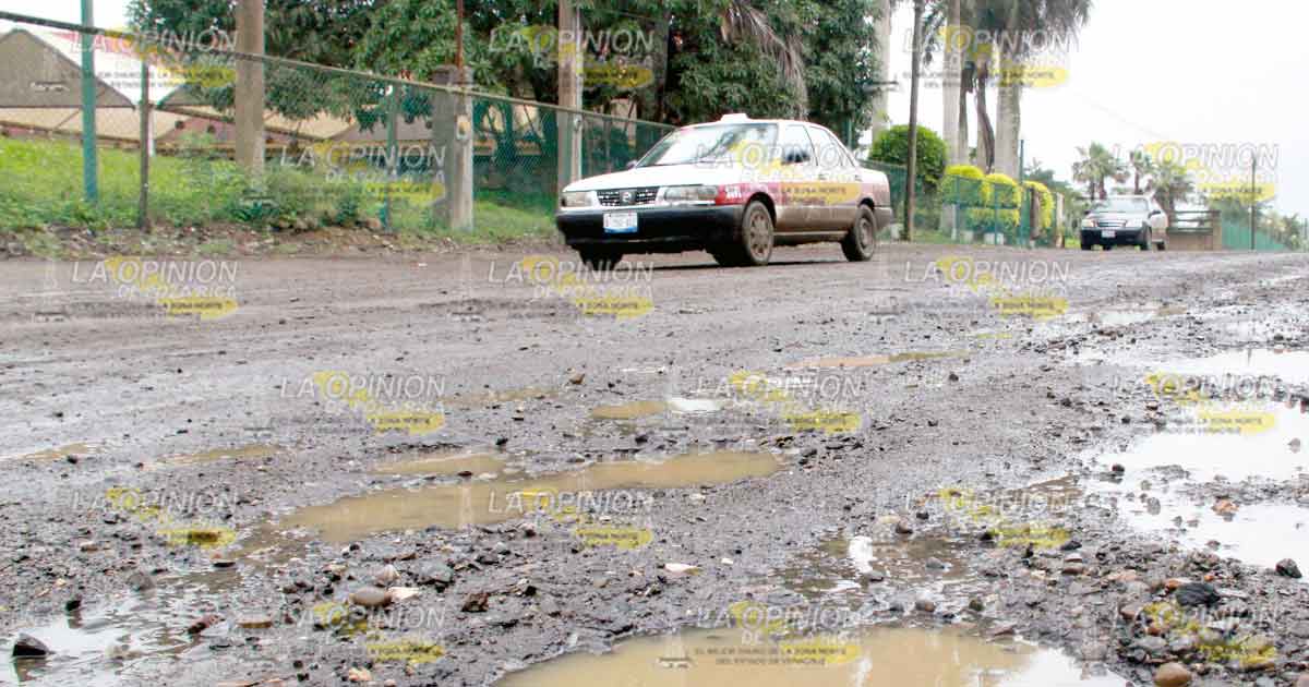 Ruta en pésimo estado, lodacero a la costa papanteca