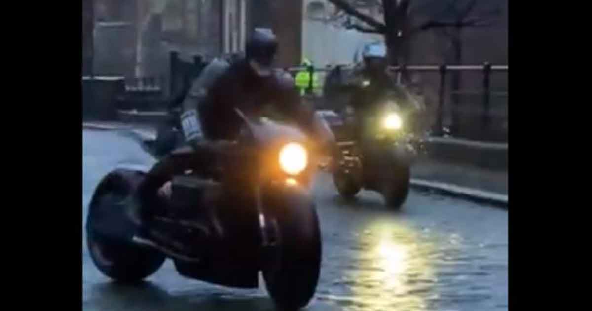 Filtran imágenes claras del nuevo traje y moto de Batman