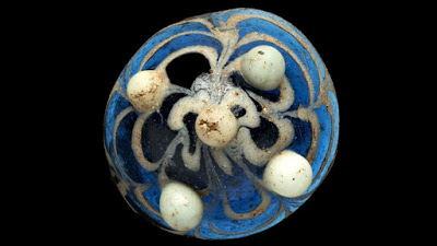 Encuentran una pieza de vidrio que podría ser el 'rey' de un juego similar al ajedrez de hace 1.200 años