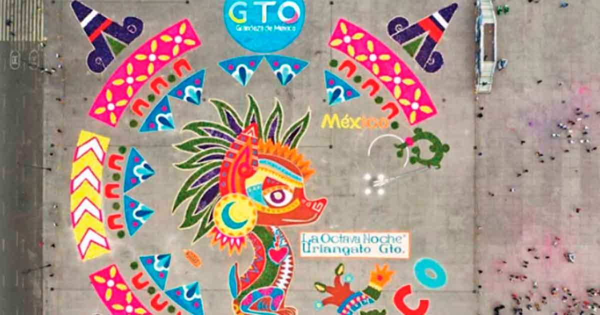 Pintan el Zócalo de la Ciudad de México con colores y tradición