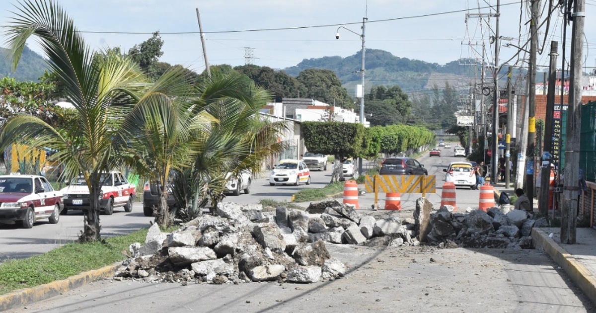 Reparan desperfecto en la Prolongación Avenida Papantla a la altura del Fraccionamiento Mangos I