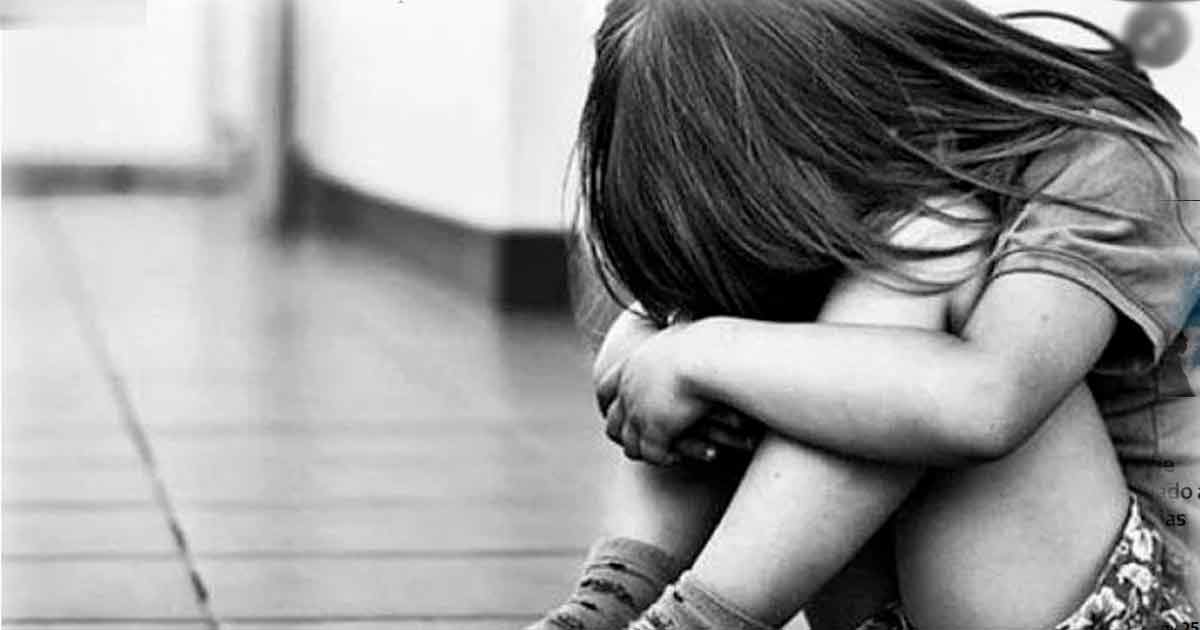 Rescatan a niña que era violentada por su propia madre; la mantenía amarrada