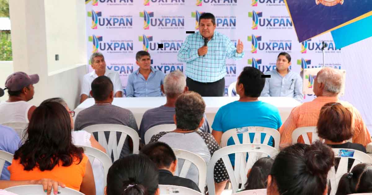 Se le cae el teatro al alcalde Toño Aguilar