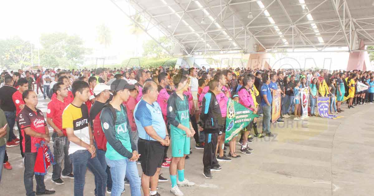 Se puso en marcha el campeonato 59 de la Liga Municipal Petrolera de Futbol Amateur de Poza Rica.