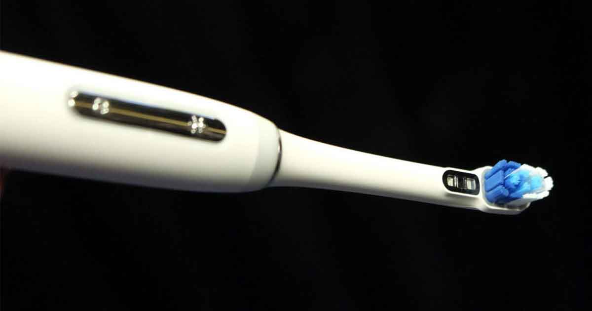 Cepillo con sensor óptico