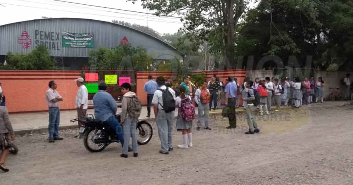 En Estero del Ídolo, padres de familias cierran la secundaria; en AN kínder sigue tomado.