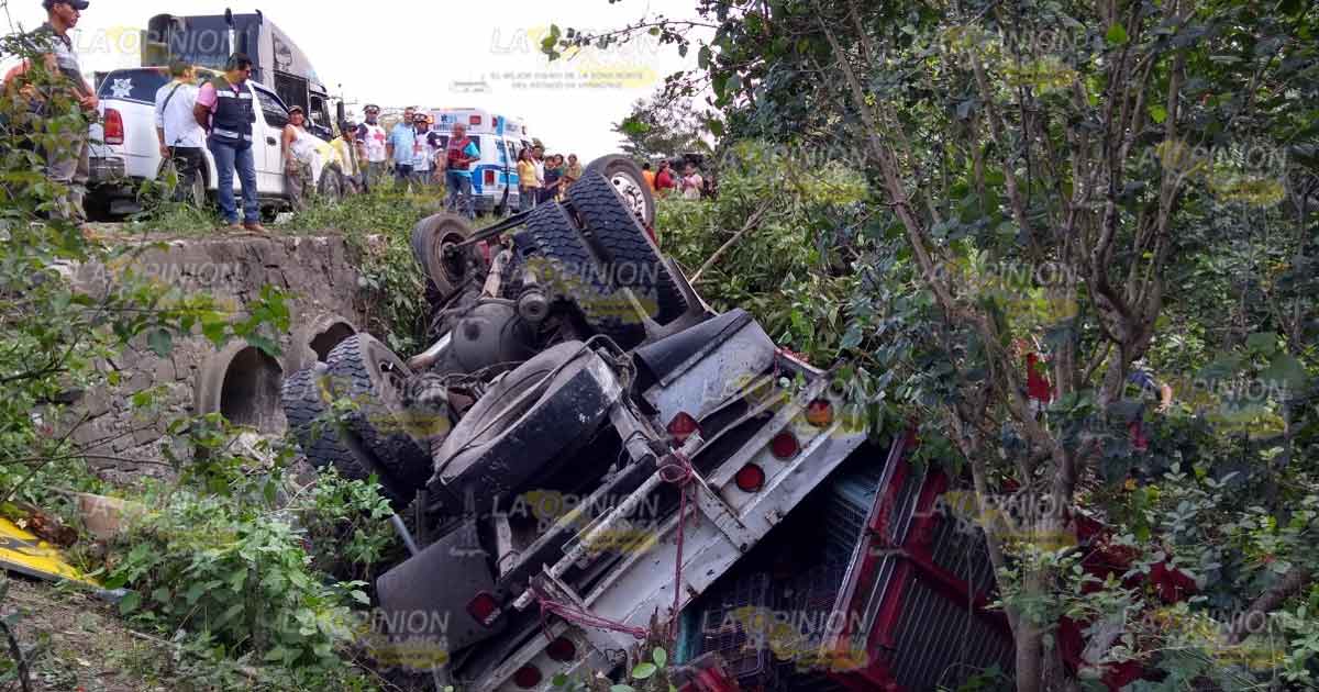 ¡Vuelca camión cargado con Mónicas!