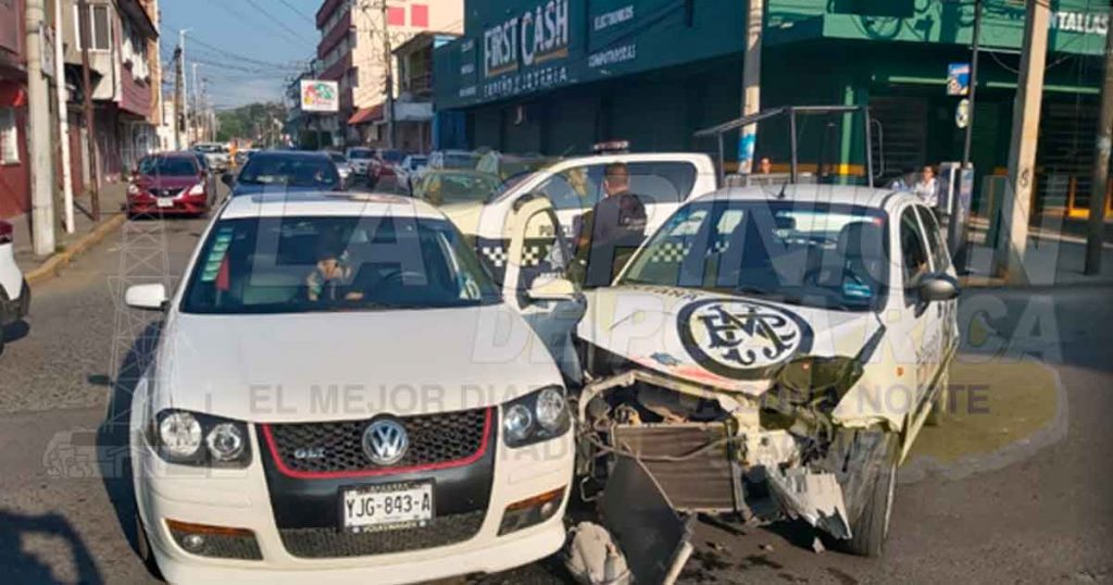 Aparatoso choque en el bulevar Ruíz Cortines en Poza Rica