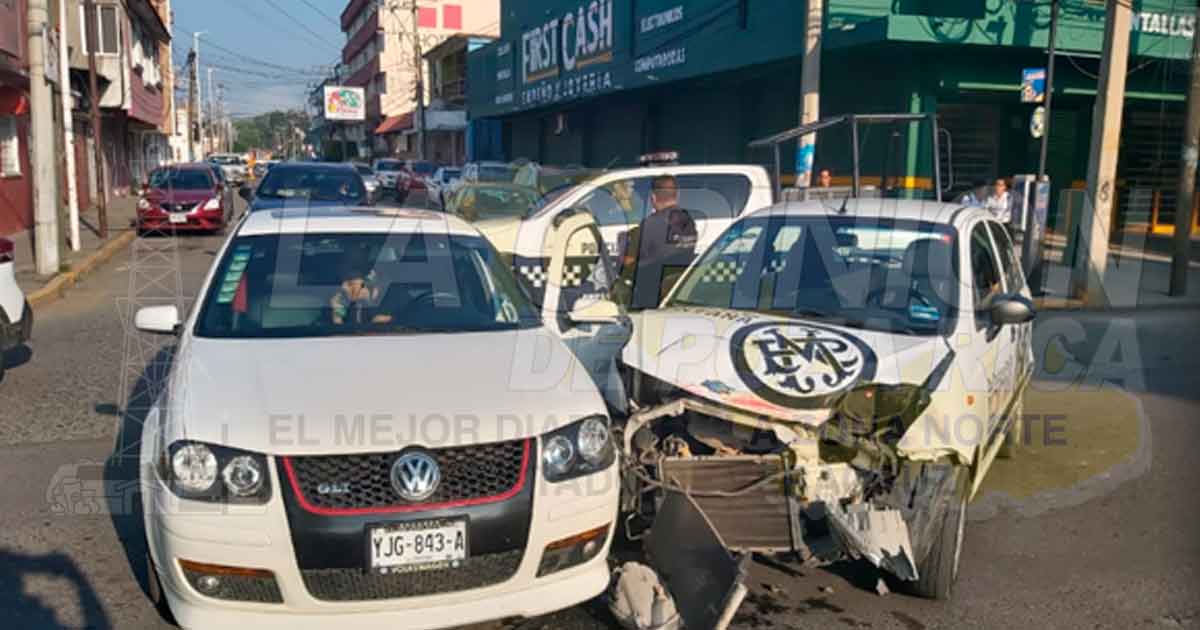 Aparatoso choque en el bulevar Ruíz Cortines en Poza Rica