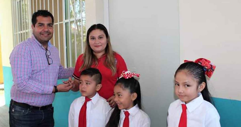 Estrenan aula didáctica en escuela de Naranjos