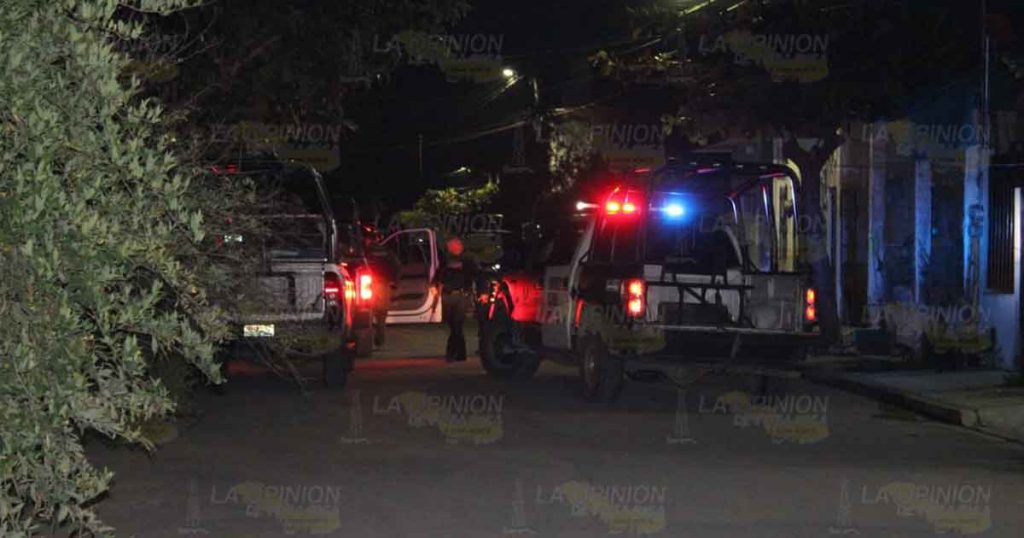 Cuatro hombres y una mujer heridos por arma de fuego en Martínez