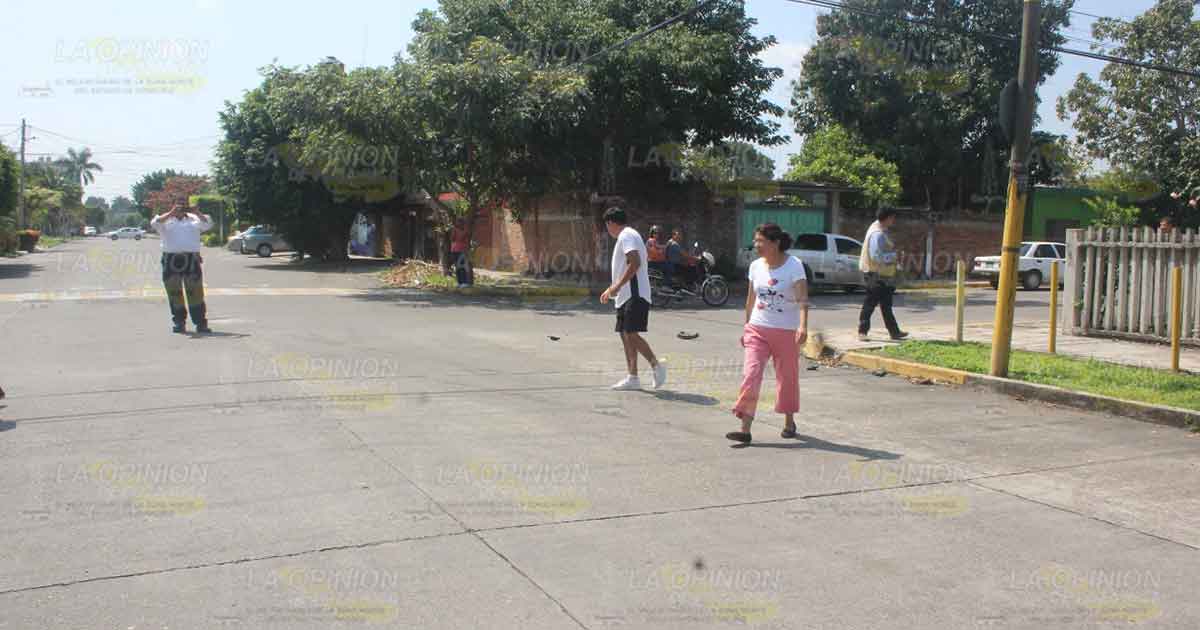 Automovilista se avienta el paso de la muerte en la 27 de Septiembre