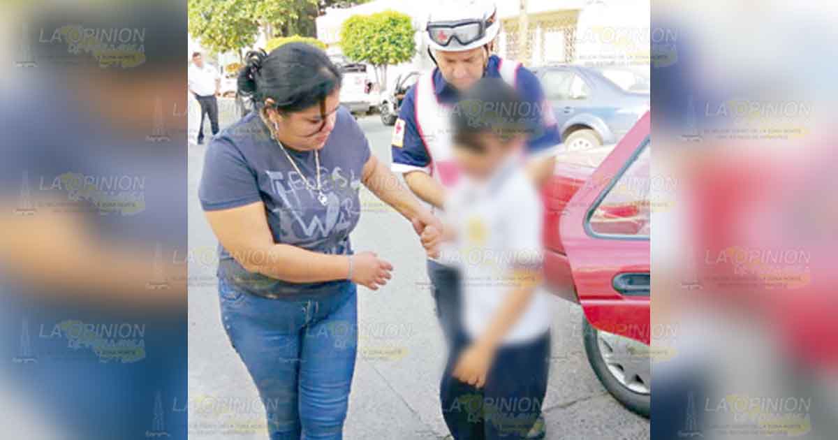 Dos menores lesionados en accidente vehicular