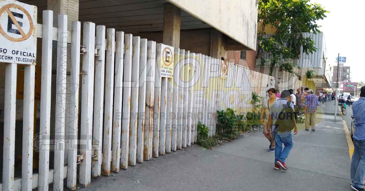 Edificio de Telecomm, se nota el paso de medio siglo