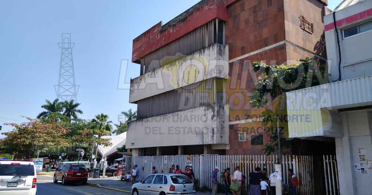 Edificio de Telecomm, se nota el paso de medio siglo