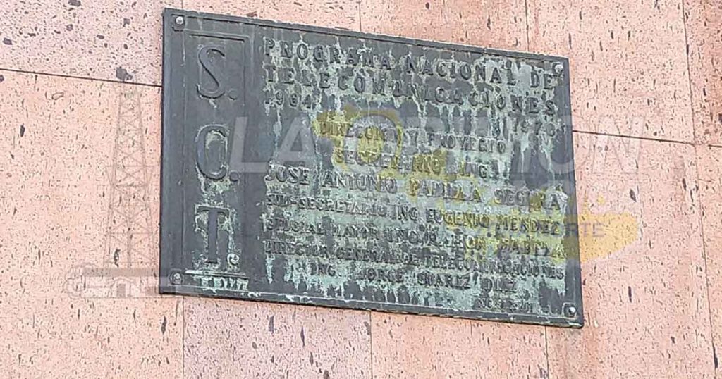 Edificio de Telecomm, se nota el paso de medio siglo