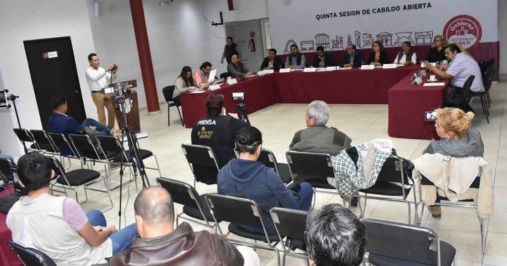 Pozarricenses asisten al programa Jueves de puerta abiertas