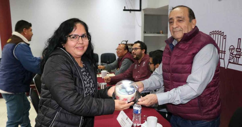 Pozarricenses asisten al programa Jueves de puerta abiertas