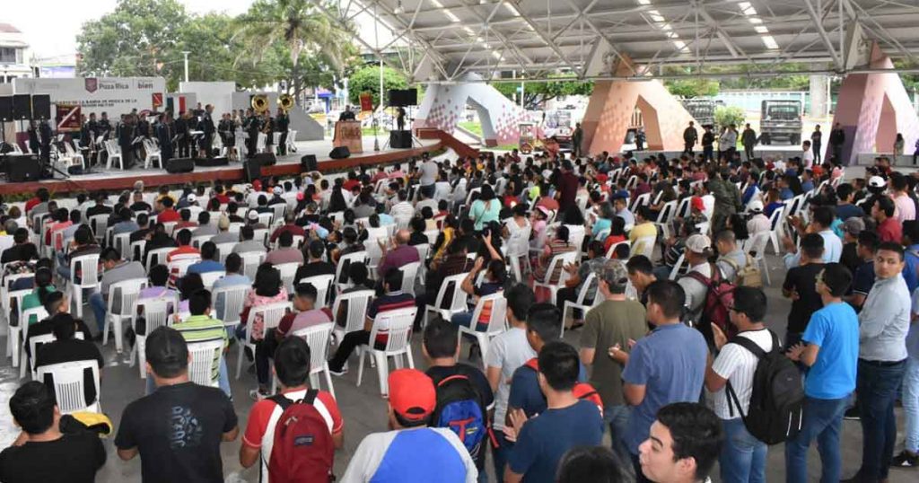 Las fuerzas armadas están siempre con nosotros, afirma Javier Velázquez