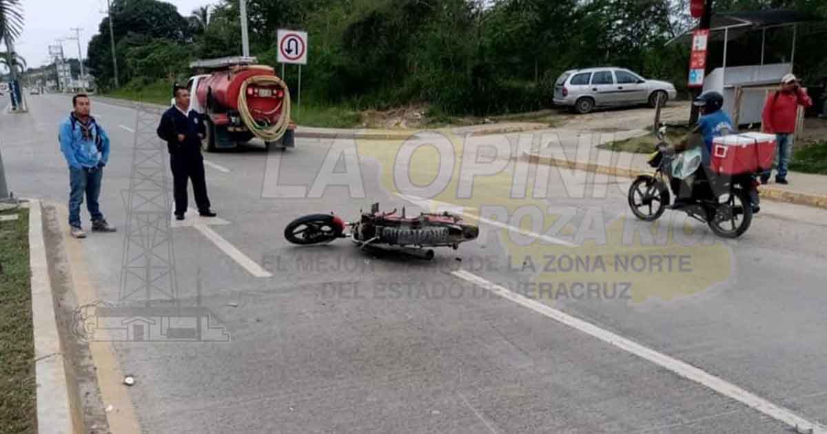 Motociclista arrolla a una persona de la tercera edad