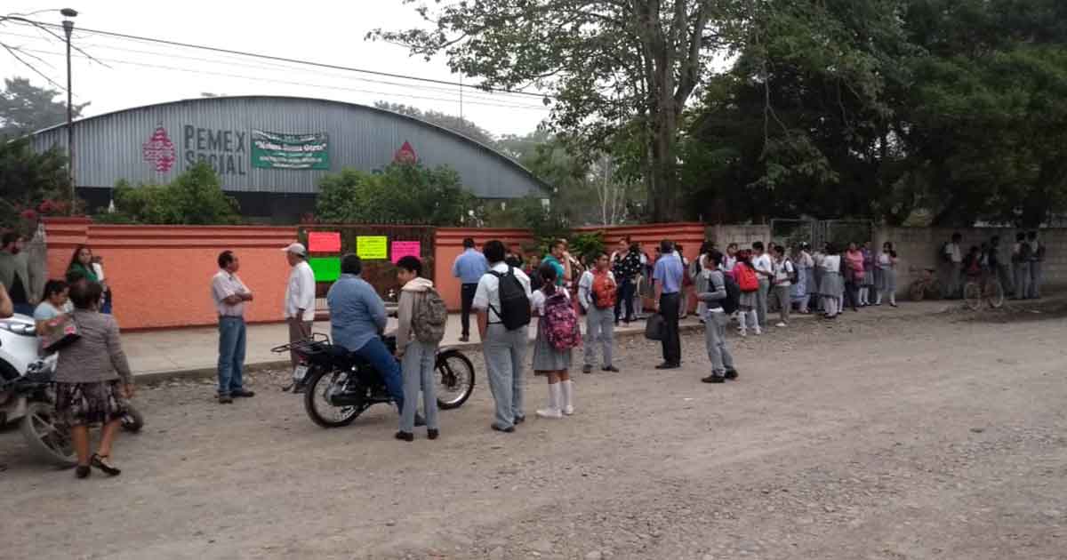 ¡Cierran padres secundaria de la localidad Estero del Ídolo