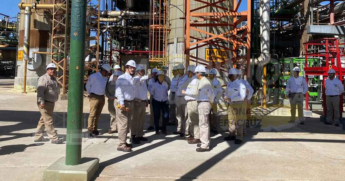 Reconoce Nahle trabajo de petroleros sindicalizados y técnicos