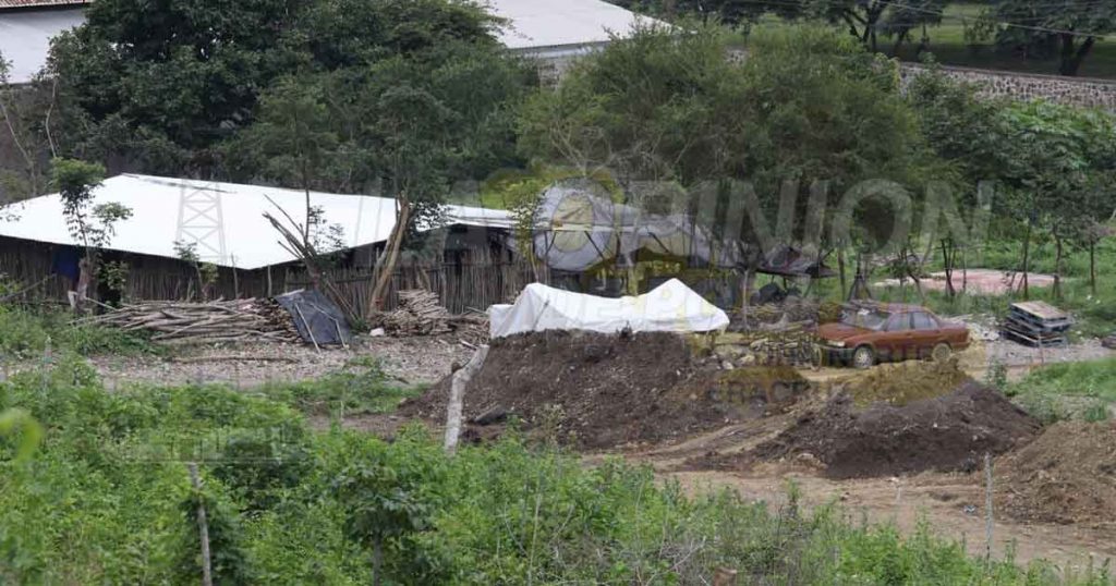 Supervisan predio invadido