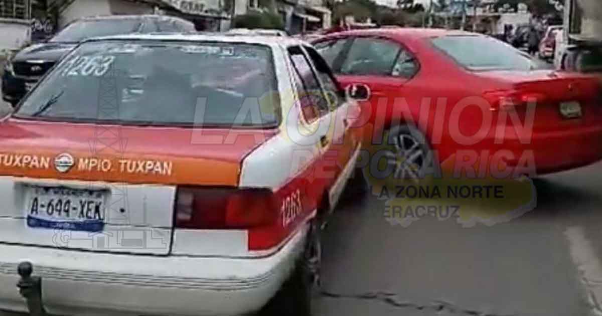 Chocan y colapsan el tráfico