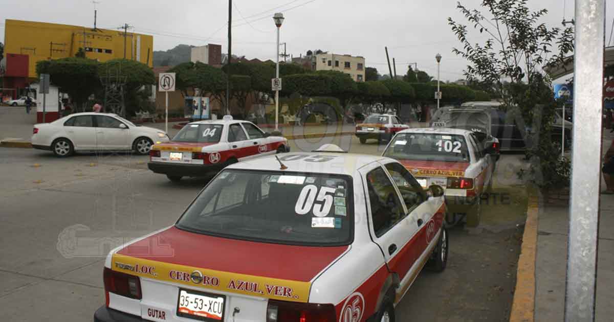 Taxistas no respetan los señalamientos viales