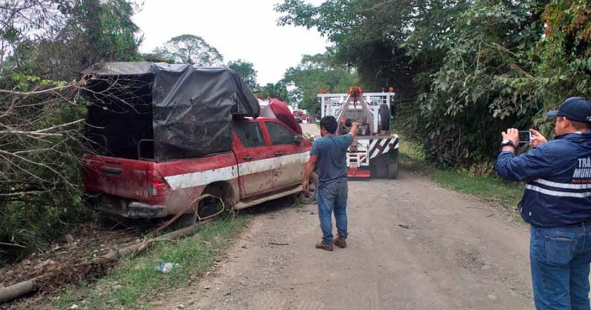 ¡Al arroyo, camioneta “pasajera”!