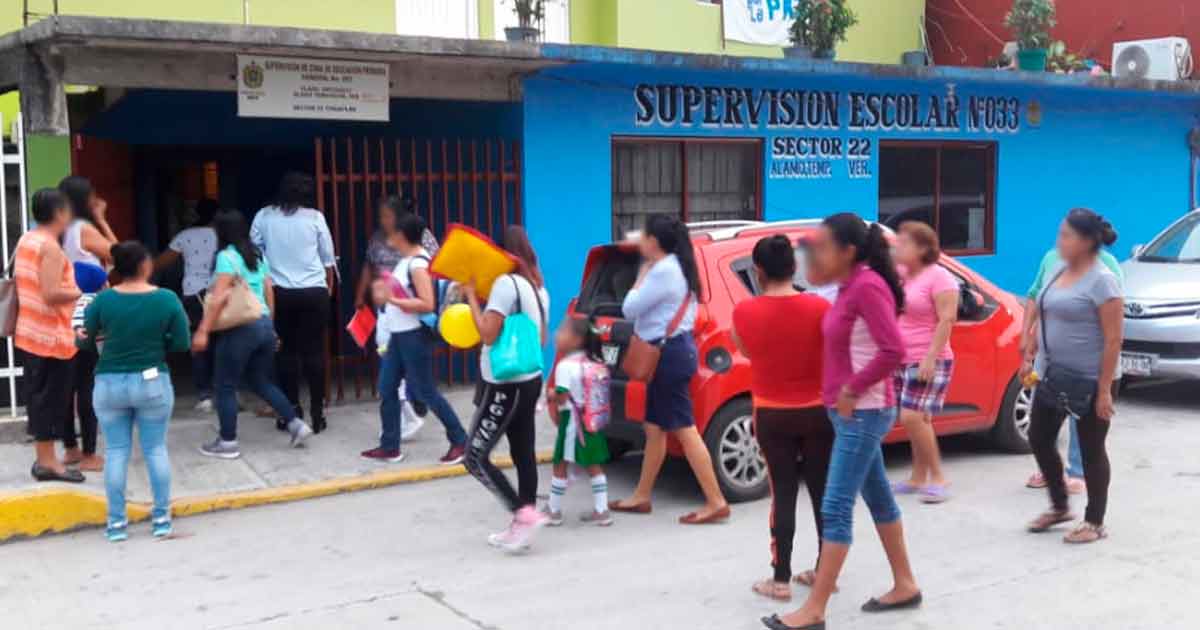 ¡Exigen maestros para sus hijos!