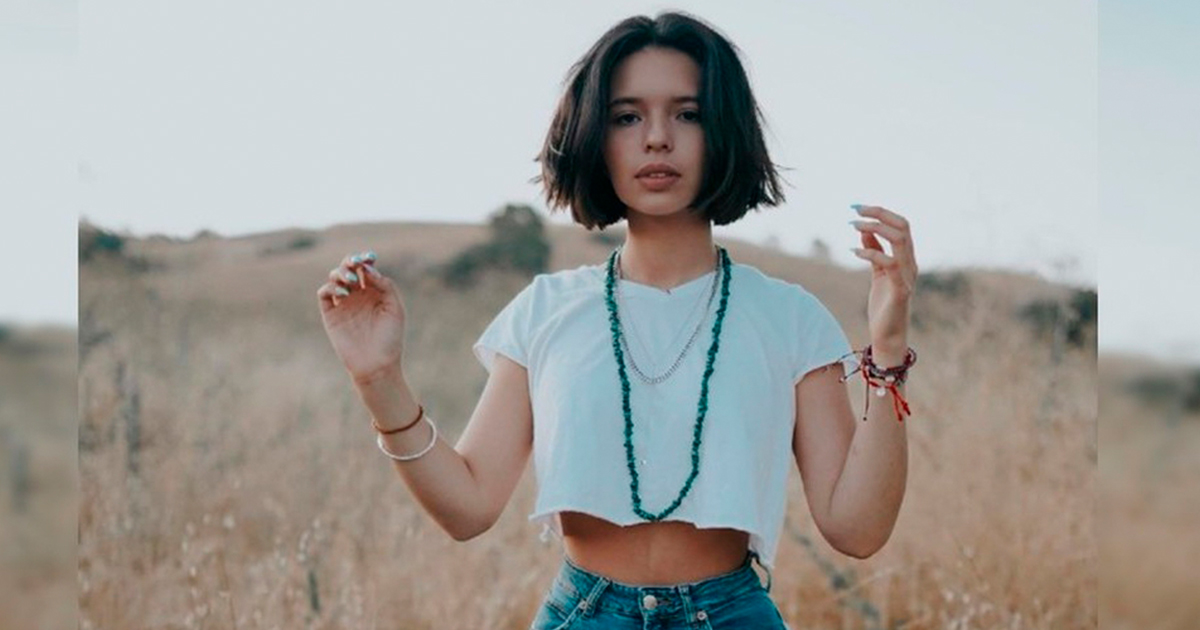 Ángela Aguilar muestra su abdomen plano en Tik Tok