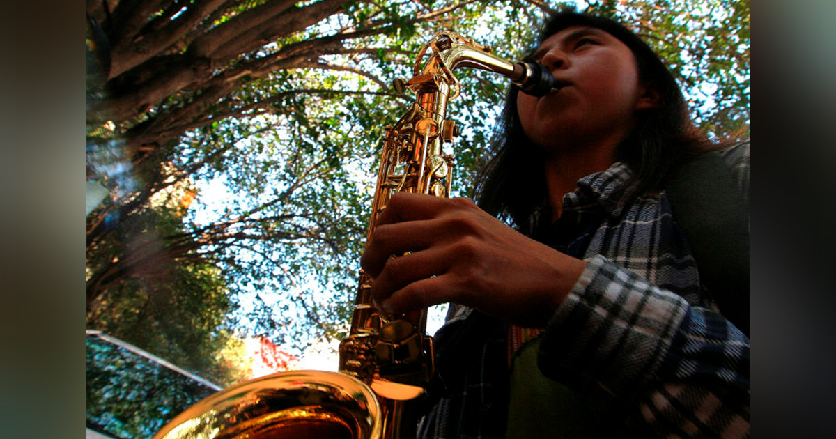 “Esa sensación de ácido, no se me va a quitar”: Saxofonista detalla su vida tras ataque
