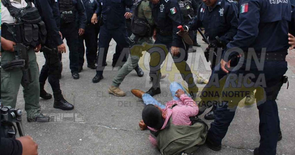 Sangrienta represión en el parque temático (Video)