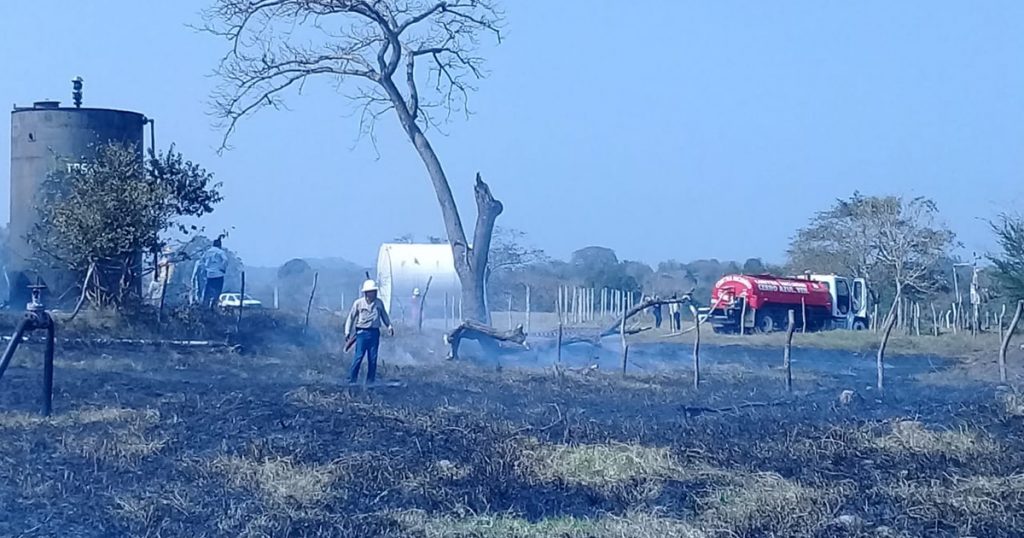 Pozo petrolero en riesgo por incendio